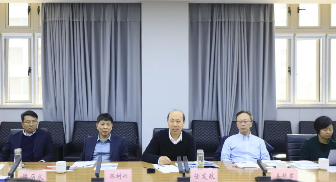 花花牛乳業(yè)集團黨委書記、董事長唐洪峰一行赴中原食品實驗室同中國工程院院士、中原食品實驗室主任任發(fā)政座談交流