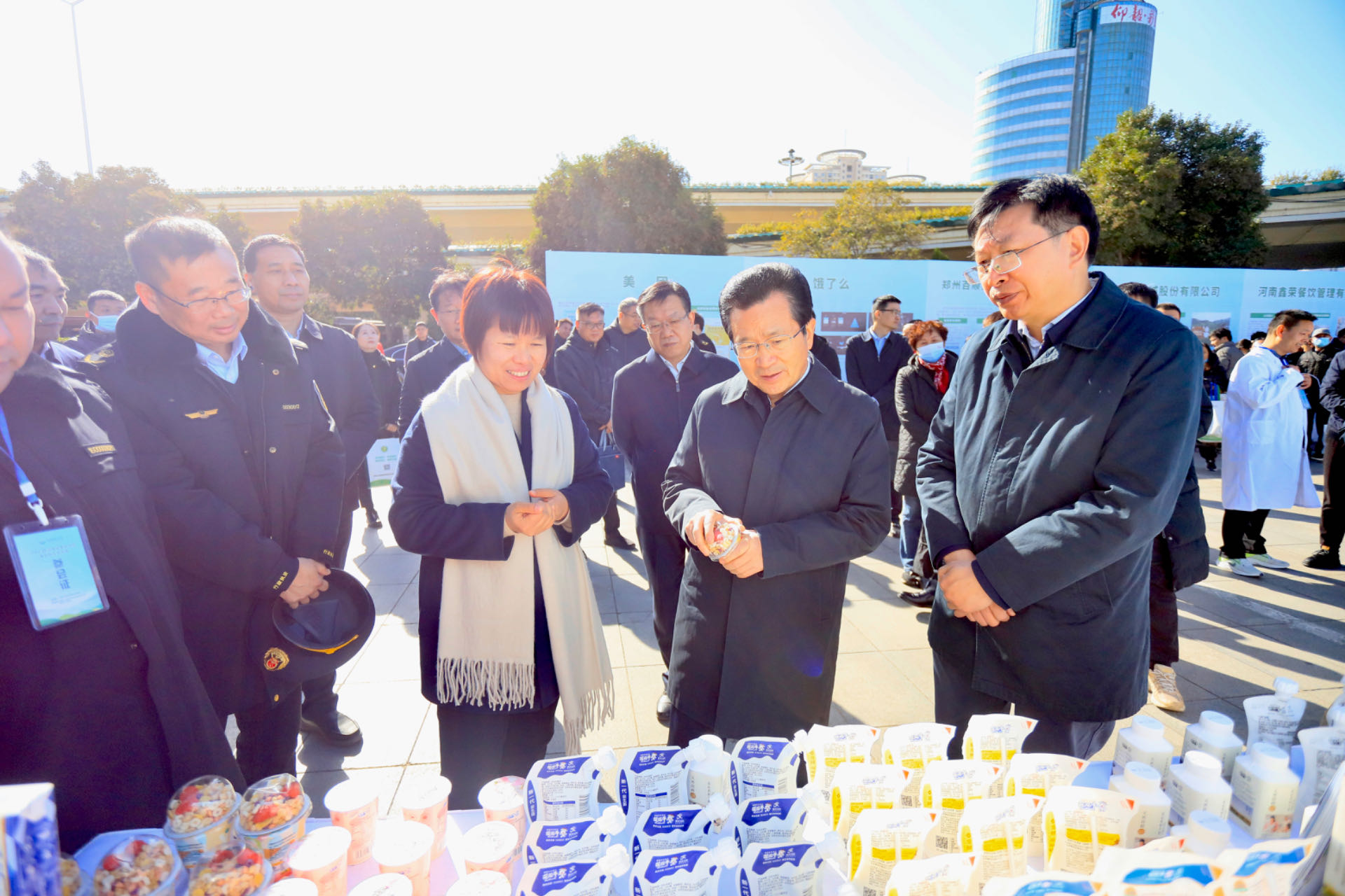 花花牛丨落實(shí)食品生產(chǎn)加工企業(yè)質(zhì)量安全主體責(zé)任，助力人民群眾生活更美好——2023年河南省暨鄭州食品安全宣傳周啟動儀式隆重舉行