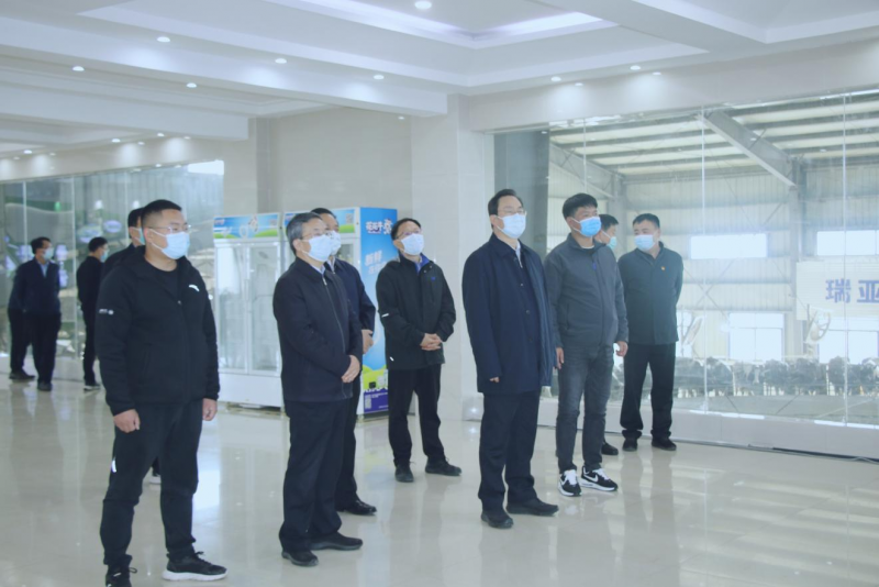 河南省人大常委會黨組書記、副主任孔昌生蒞臨花花牛魯山瑞亞牧場參觀調(diào)研