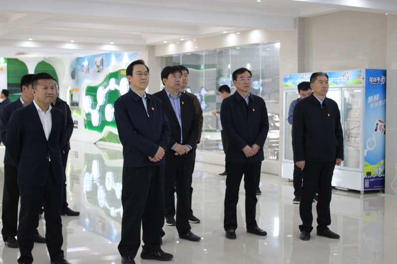 河南省委常委、組織部部長(zhǎng)孔昌生 蒞臨河南花花牛集團(tuán)魯山瑞亞牧業(yè)有限公司調(diào)研